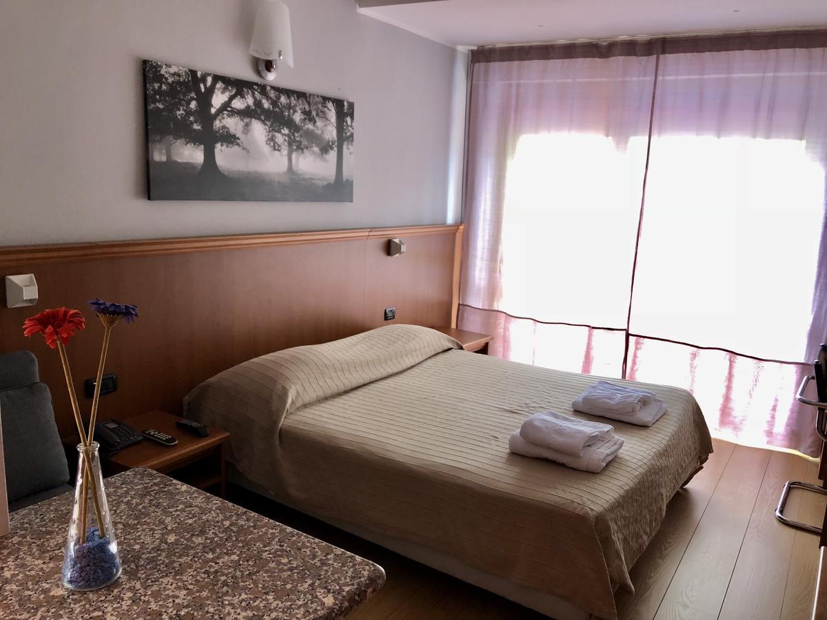 Hotel & Apartments Rinaldo Боргоманеро Екстериор снимка