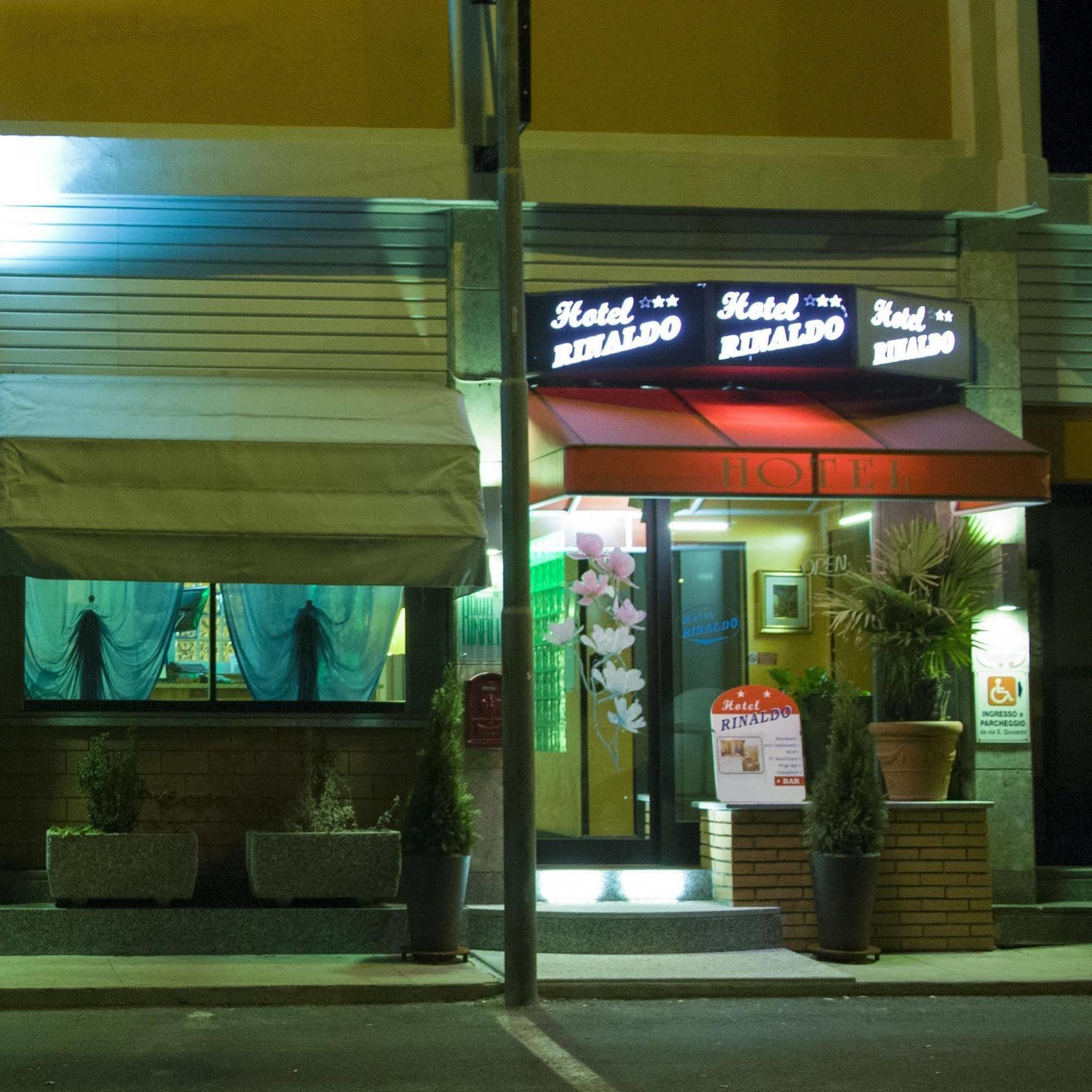 Hotel & Apartments Rinaldo Боргоманеро Екстериор снимка
