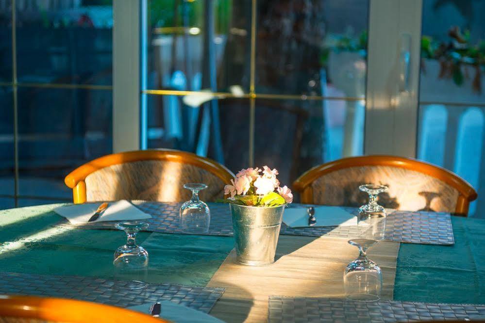 Hotel & Apartments Rinaldo Боргоманеро Екстериор снимка